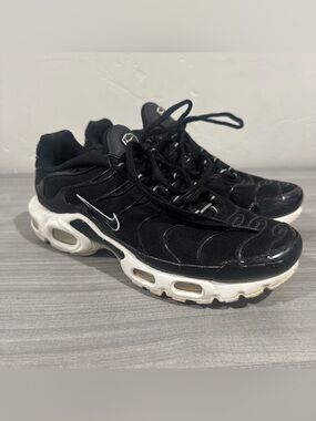 Nike Air Max Plus Black/ Black-White DM2362-001 Women’s Size 7.5